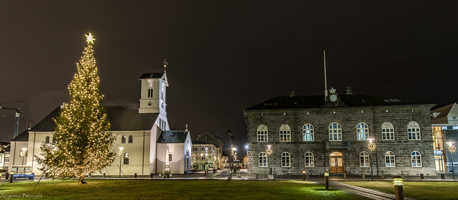 Tekin á 17 mm á 16-35, hér er lítil bjögun